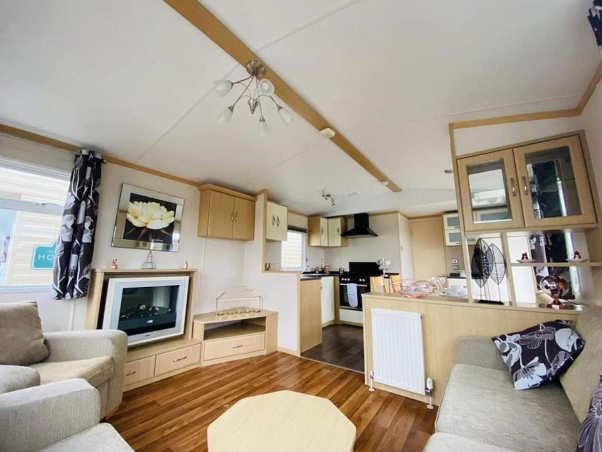 Cosy & Beautiful Charrot Caravan Steeple (Essex)
