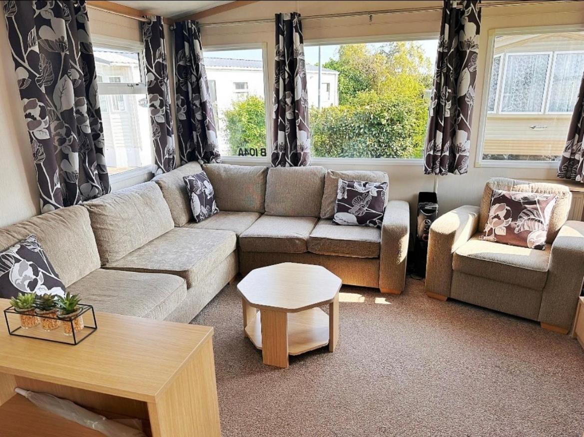 Cosy & Beautiful Charrot Caravan * Steeple (Essex)