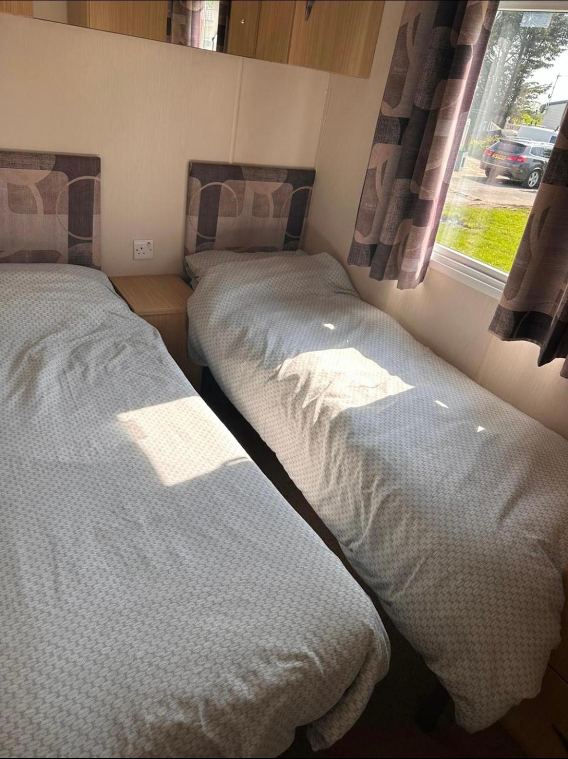 Cosy & Beautiful Charrot Caravan * Steeple (Essex)